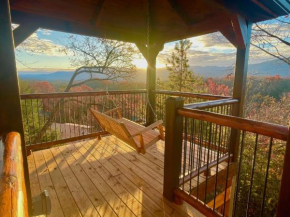 New Luxe Cabin-Great Views, Pool, Hot Tub, Theater